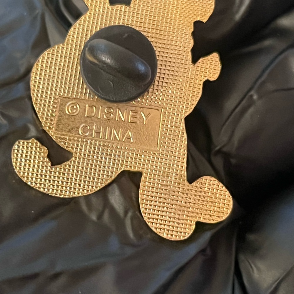 Ursula Pin - Picture 3 of 3